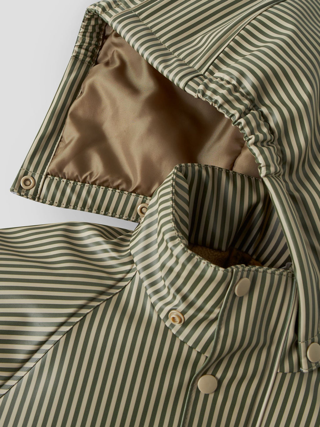 Lil’ Atelier Ladry10 vattert regnsett med striper – Twill · STRIPES