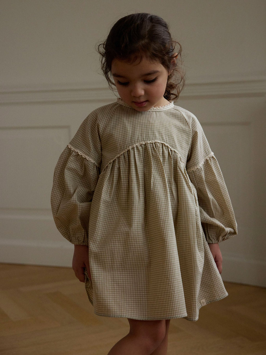 Lil’ Atelier Oleno langermet kjole – Moss Gray