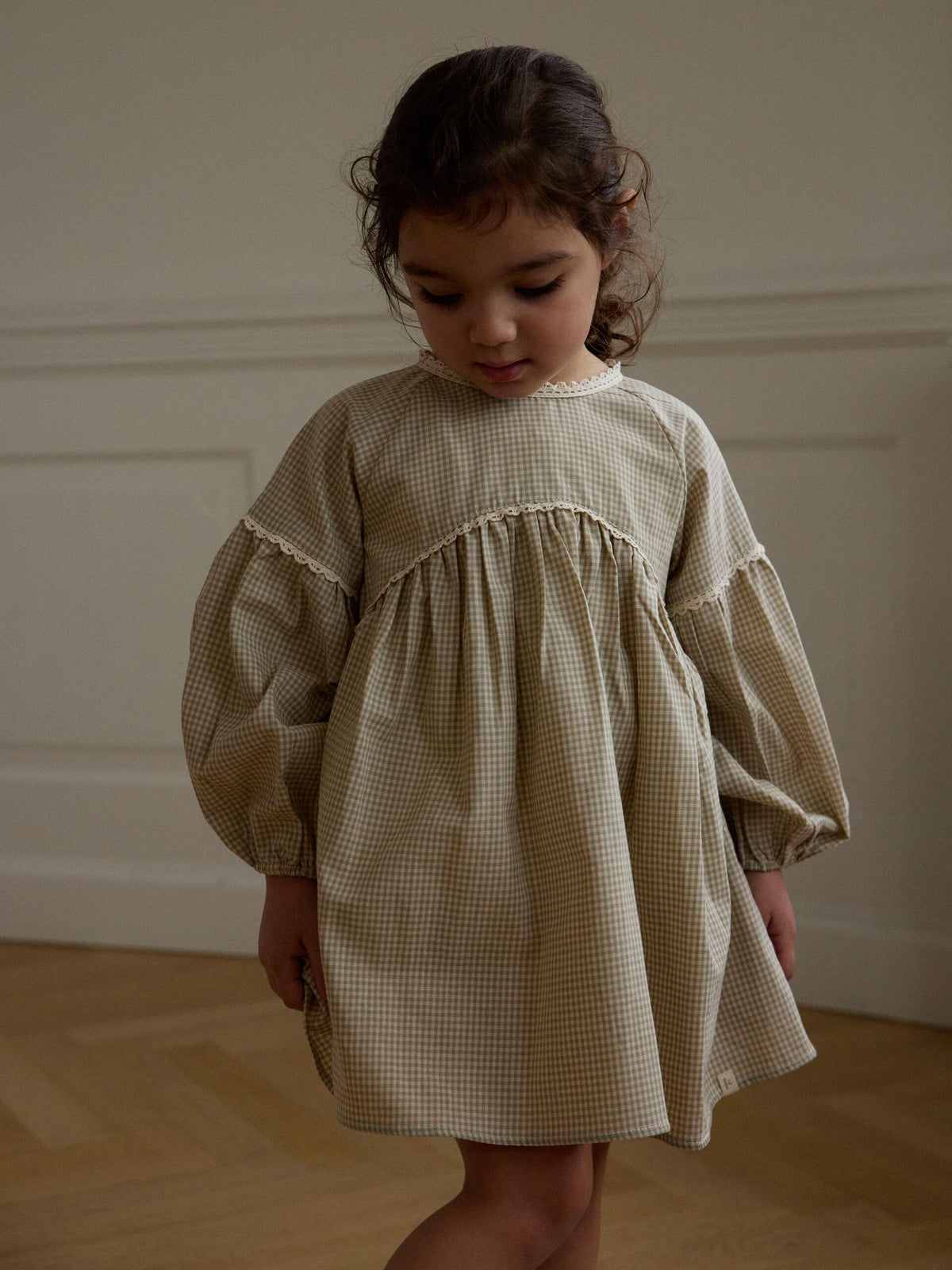 Lil’ Atelier Oleno langermet kjole – Moss Gray