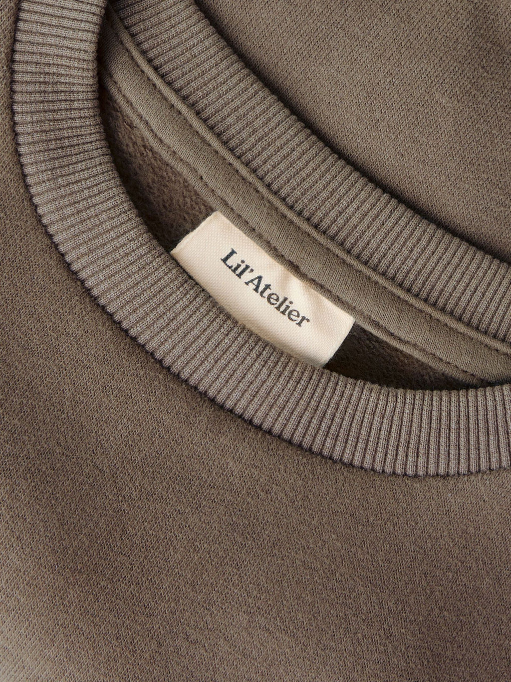 Lil’ Atelier Ilondon sweatshirt – Shitake
