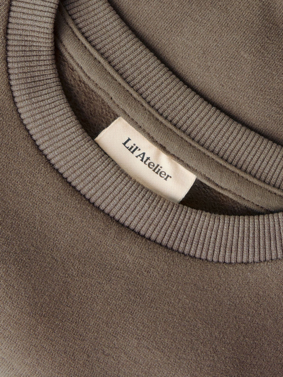 Lil’ Atelier Ilondon sweatshirt – Shitake