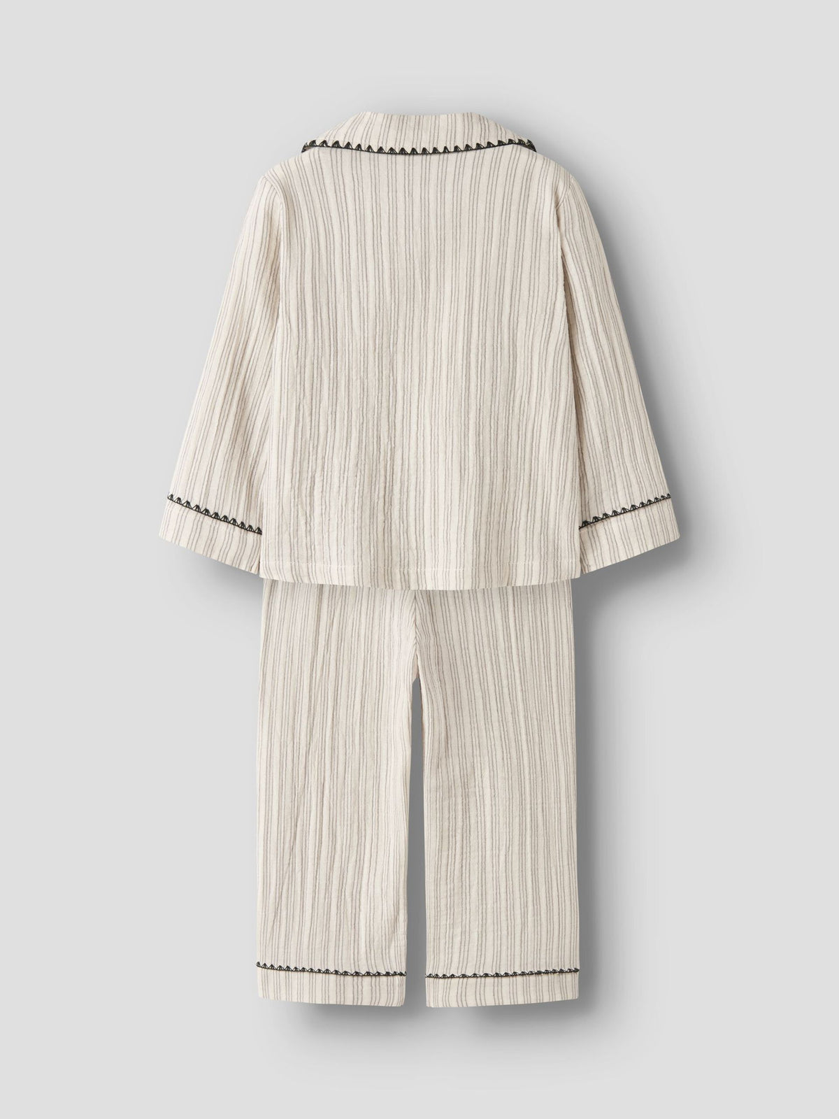 Lil’ Atelier Sage Nun pysjamassett – Turtledove · Mulled Basil