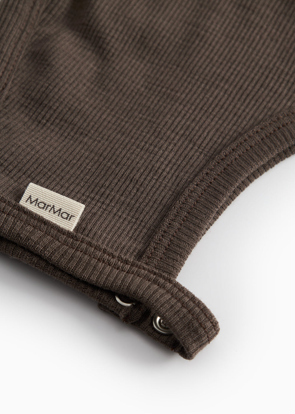 MarMar Copenhagen Hoody Wool Rib Terre - detalj knapper
