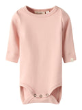 Lil’ Atelier Gayo body Misty Rose, originalt produktfoto