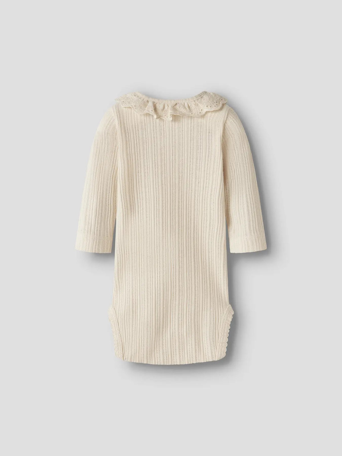 Lil’ Atelier Eluva langermet body i Turtledove med blondekrage, sett bakfra