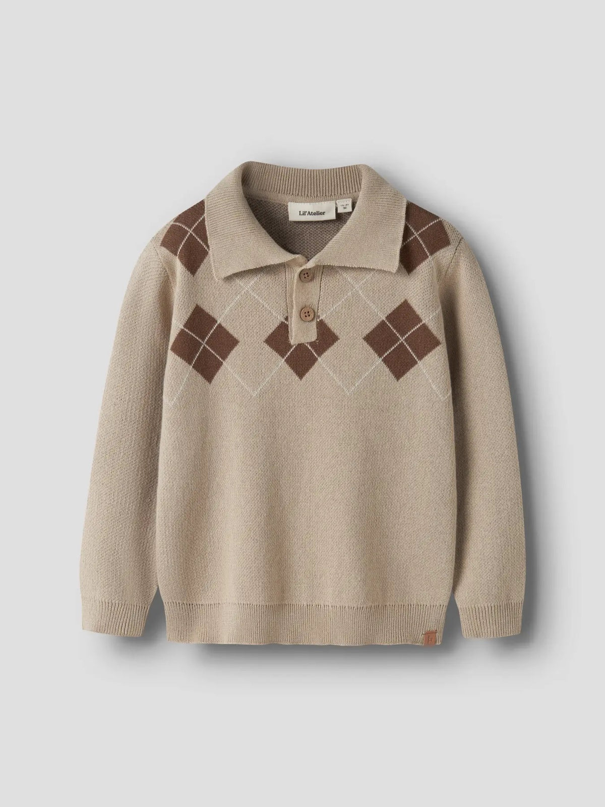 Lil’ Atelier Ronan langermet strikket polo i White Pepper med brunt rutemønster, sett forfra