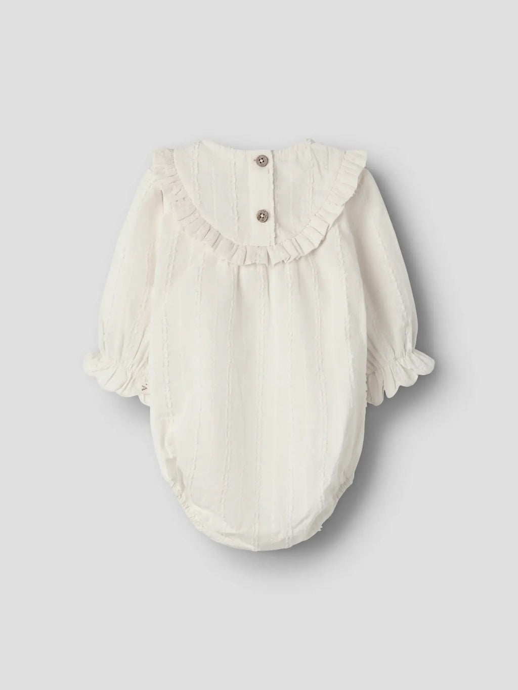 Lil’ Atelier Frosea Fik langermet romper i Turtledove med volanger, sett bakfra